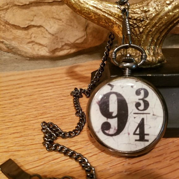Harry Potter 9 3/4  Pocket Watch - Picture 1 of 4
